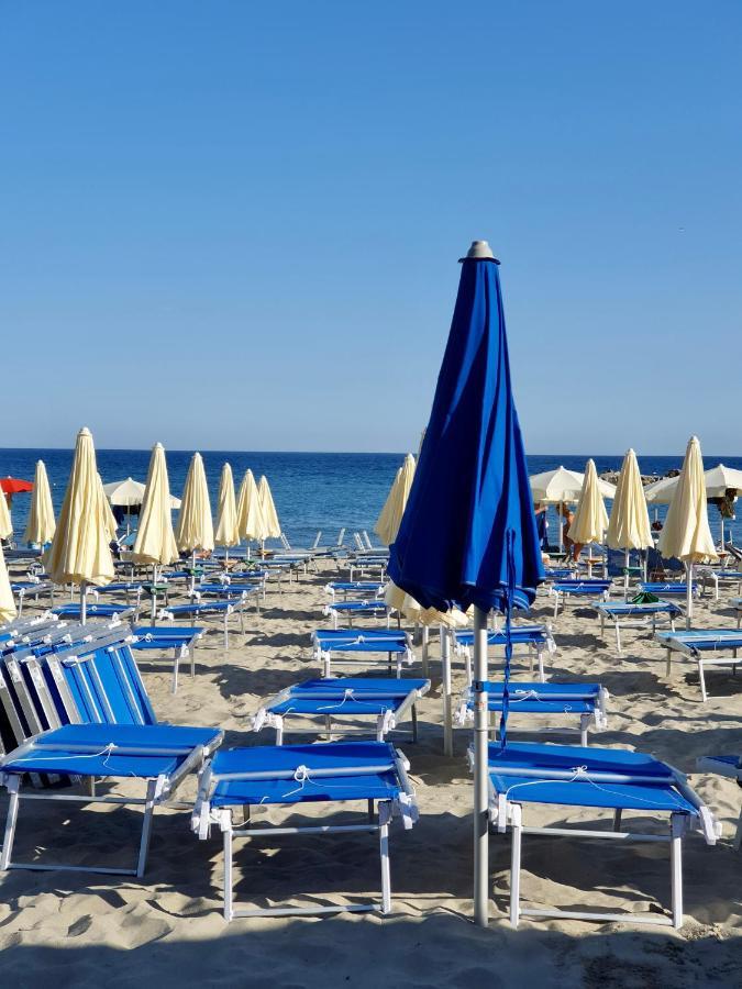 Ti Vengo A Cercare Bed & Breakfast Castellaro  Exterior foto